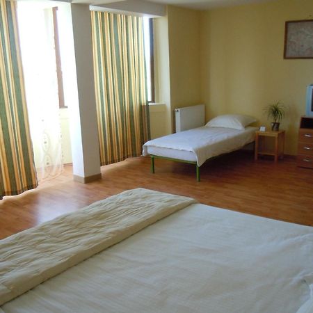 Belegania Villa Oarja Bilik gambar